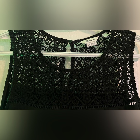 Pretty black lace sleeveless top - Picture 3 of 4